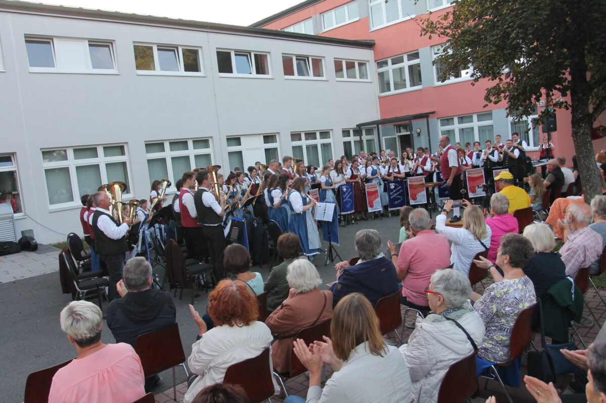 Musik und Humor begeistern bei Sommerserenade in Waidhaus
