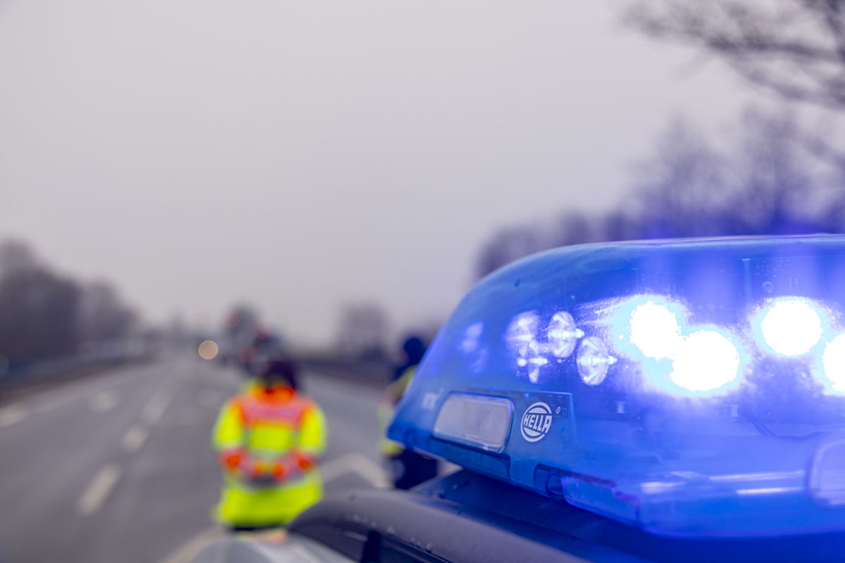 Kontrollverlust bei Freihöls: Feuerwehrler ziehen 87-Jährigen aus dem Graben