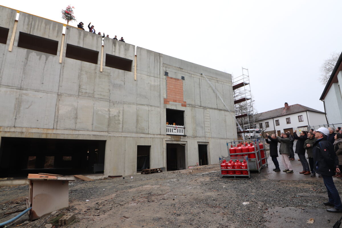 Tirschenreuth feiert Meilenstein beim Turnhallenneubau