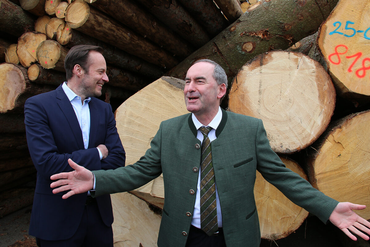 Ziegler-Sägewerk unter Rettenmeier-Regie: Rundgang mit Wirtschaftsminister Aiwanger