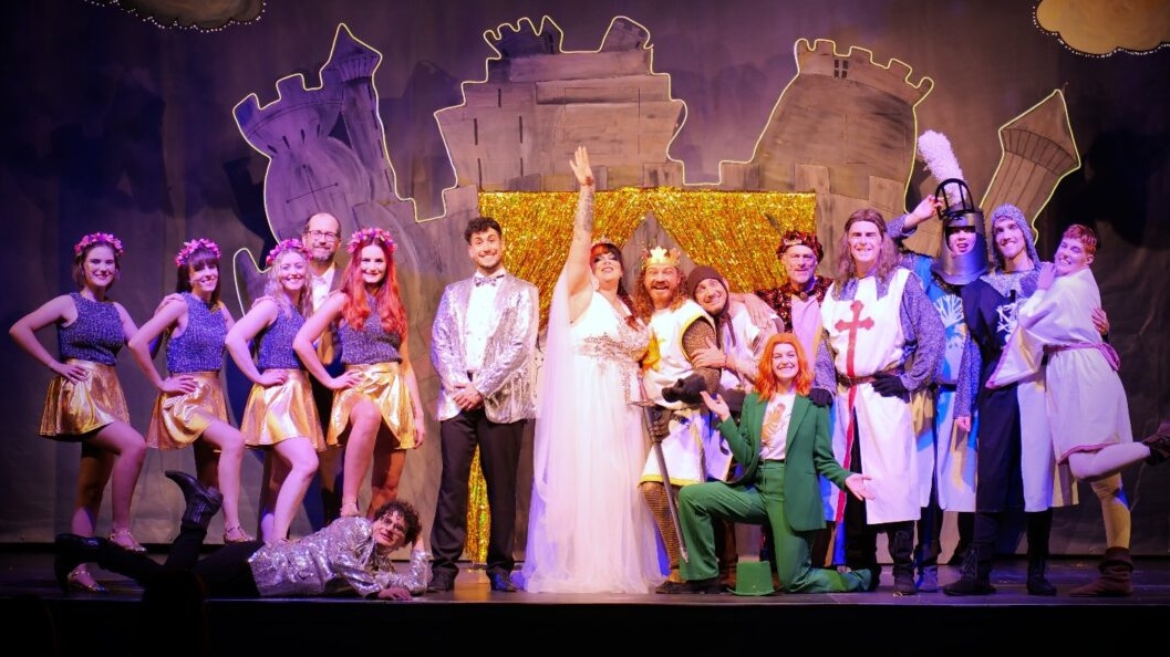 &quot;Spamalot&quot; auf Tour: OVIGO Theater erobert Ostbayern