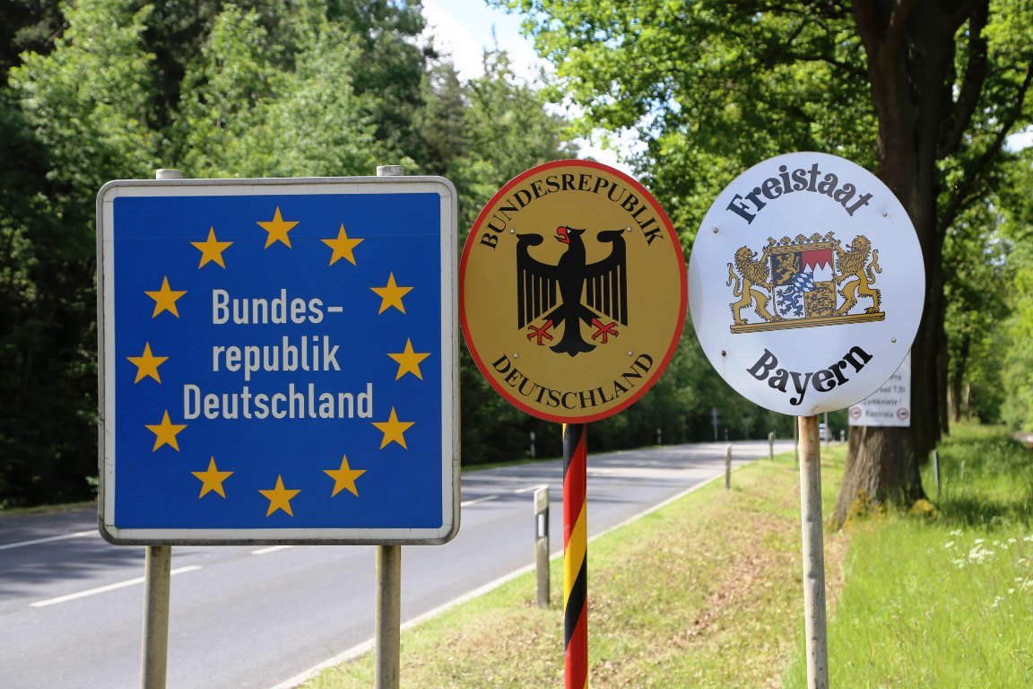 18-Jähriger deckt sich mit illegalen Softair-Waffen ein