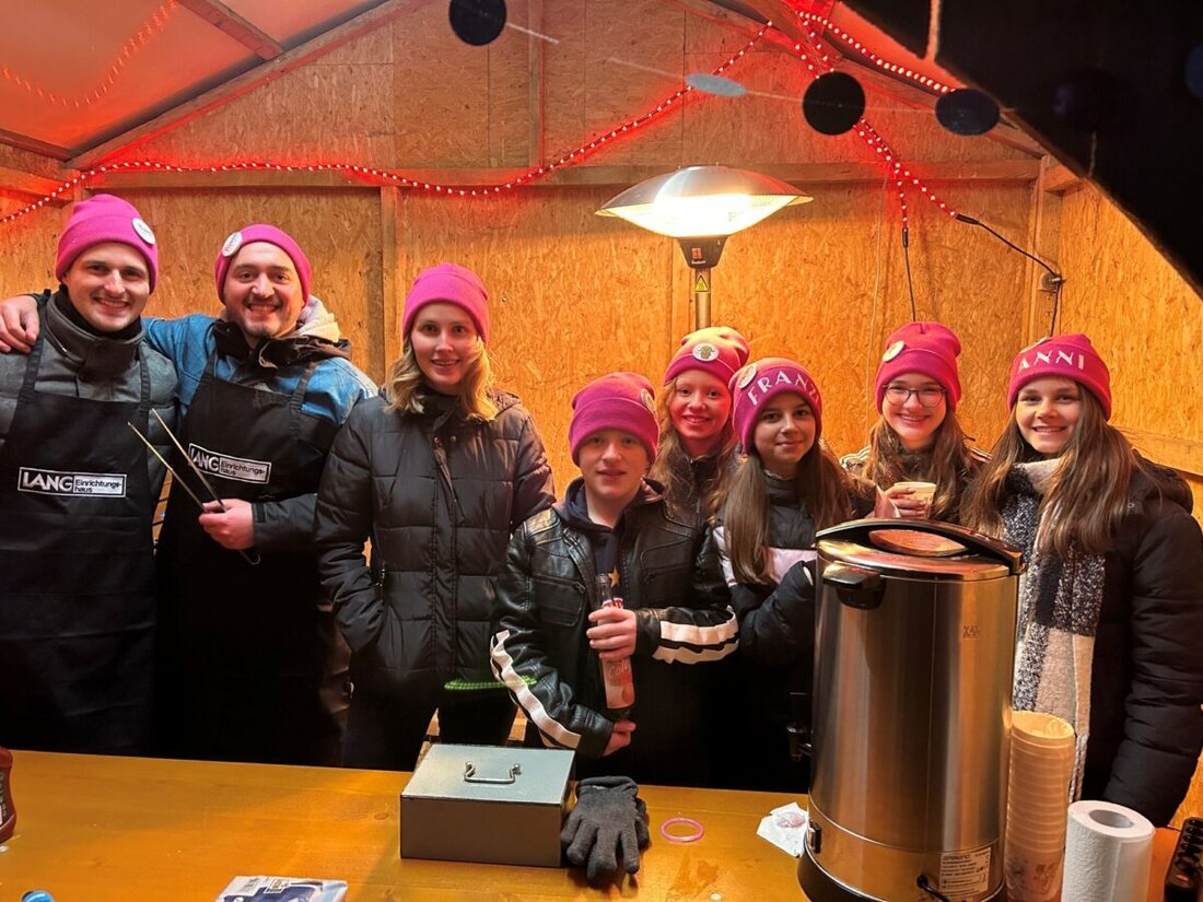 Eslarn. Eine Silvesterparty markierte den Start ins Heimatfestjahr 2025 mit Musik, Feuerwerk und Vorfreude auf das 25. Jubiläumsfest. Die Veranstaltung zog viele Besucher an und bot musikalische Highlights, Getränke und eine stimmungsvolle Atmosphäre.