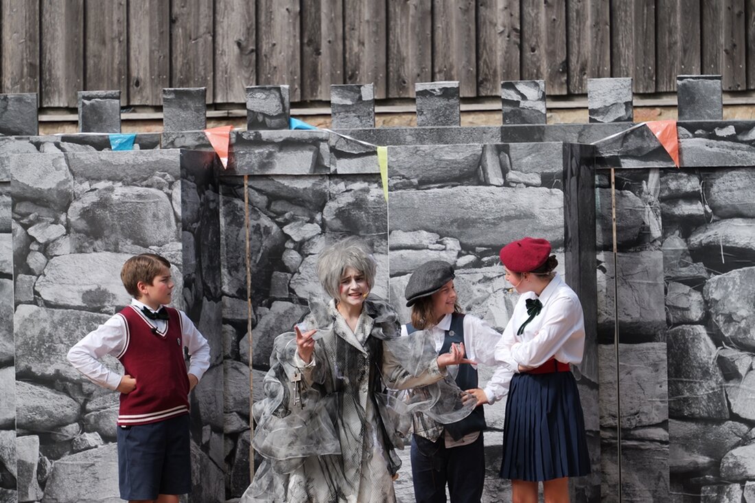 Oberviechtach. Im Januar und Februar 2025 führt das OVIGO Theater "Das kleine Gespenst" in Pertolzhofen auf.
