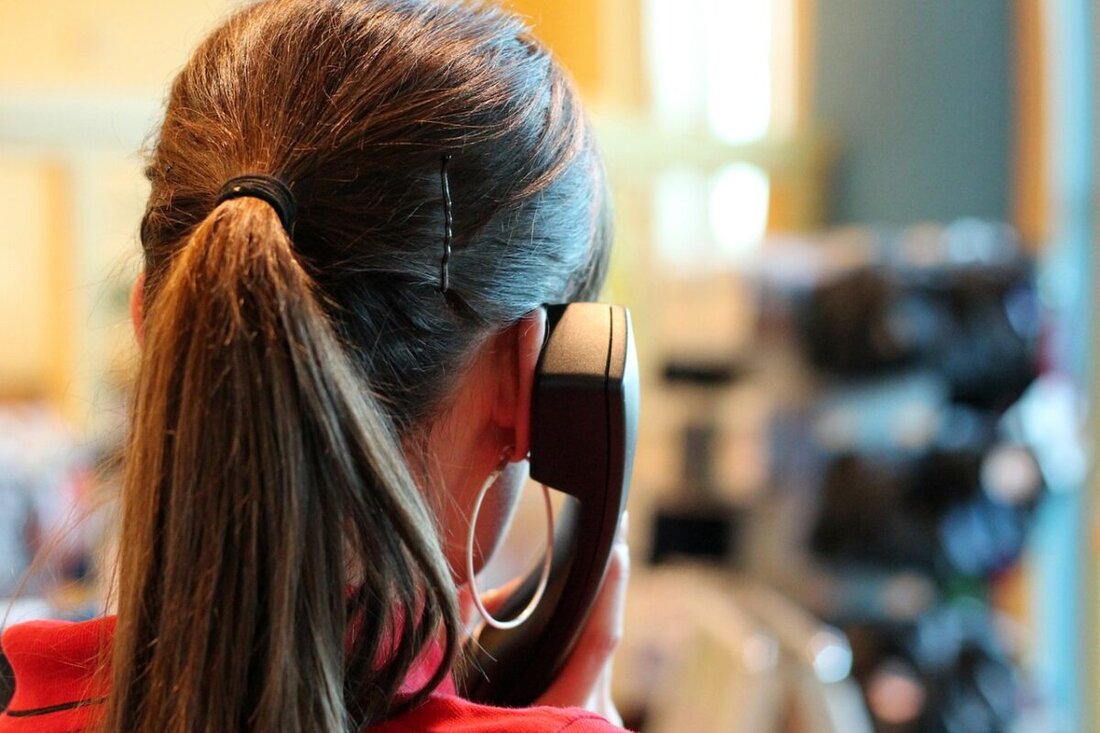 Weiden. Die Bundesagentur für Arbeit hat eine neue Hotline für Erwachsene eingeführt, die Unterstützung bei beruflicher Neuorientierung suchen. Telefonische Beratung ist dienstags und donnerstags verfügbar, um individuelle Lösungen und Fördermöglichkeiten aufzuzeigen.