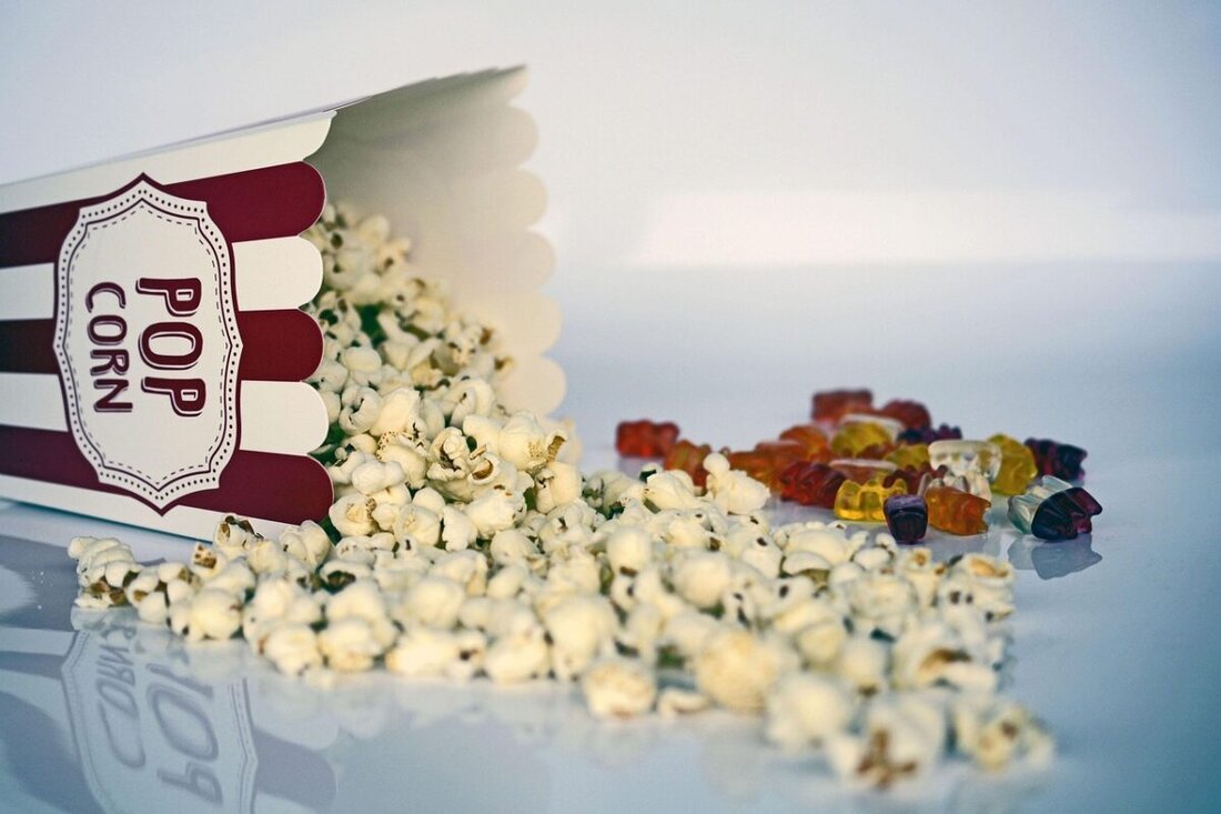 Maxhütte-Haidhof. Die Stadtbücherei lädt am Dienstag, 4. November 2025, 19 Uhr, ins MehrGenerationenHaus zum Filmabend ein. Gezeigt wird ein humorvoller Überraschungsfilm mit freiem Eintritt. Anmeldung per E-Mail an buecherei@maxhuette-haidhof.de.