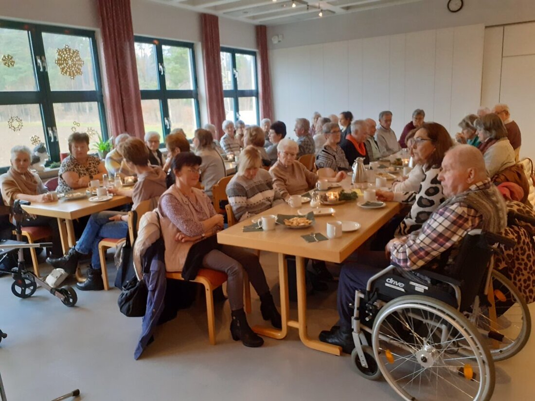 Immenreuth. Besinnliche Stunden erlebten zahlreiche Seniorinnen und Senioren im Café Miteinander im SOS-Kinderdorf.