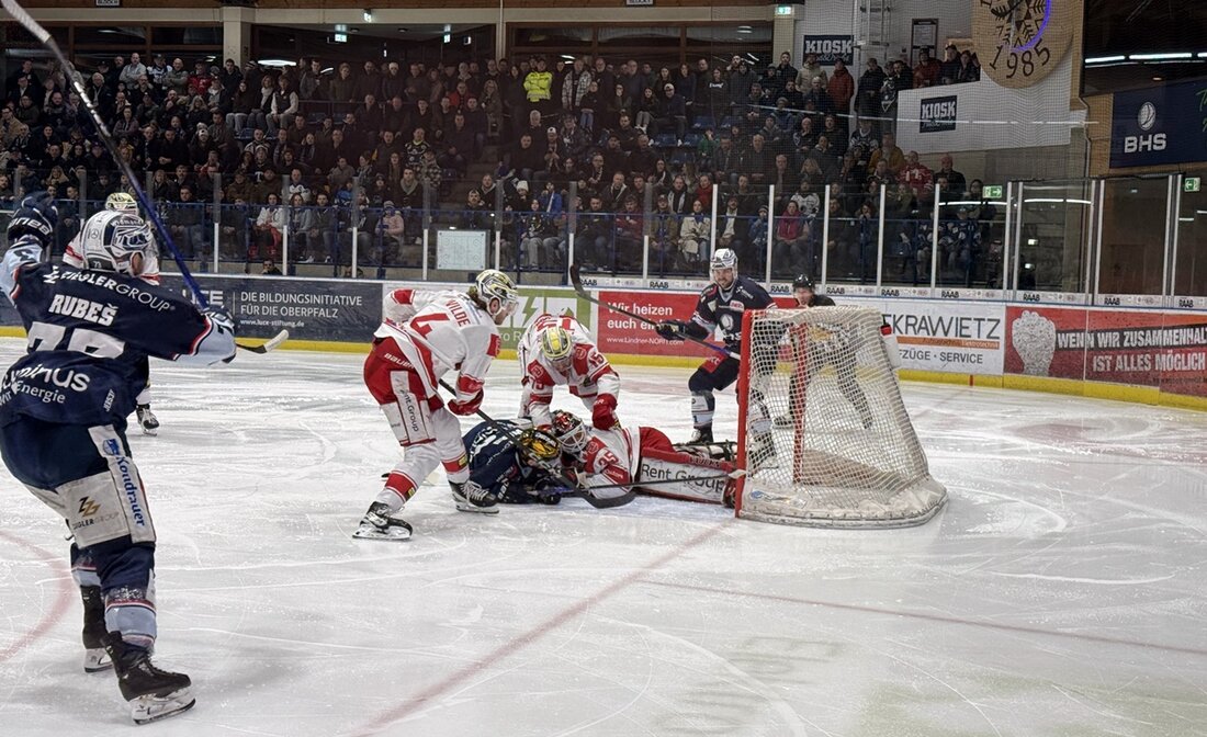 Weiden. Stark ersatzgeschwächt hielten die Blue Devils gegen die starken Gäste aus Bad Nauheim dagegen und konnten in Overtime den Sieg einfahren.
