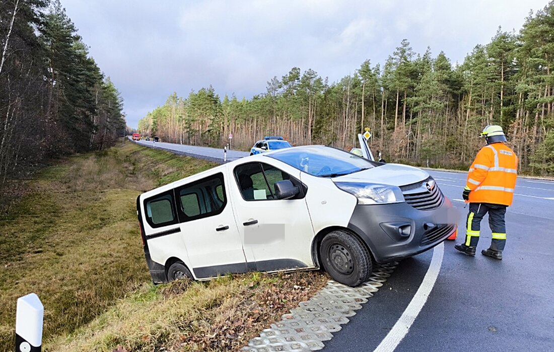 Dießfurt. Nach einem Verkehrsunfall auf der Bundesstraße war diese für längere Zeit voll gesperrt.
