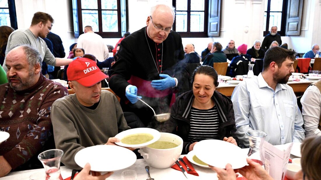 Regensburg. Am Heiligen Abend lädt die Caritas zu einem Gottesdienst für Obdachlose und Bedürftige ein, gefolgt von einem Essen in der Fürstlichen Notstandsküche. Bischof Rudolf, Fürstin Gloria und Fürst Albert unterstützen die Aktion mit ihrer Teilnahme.
