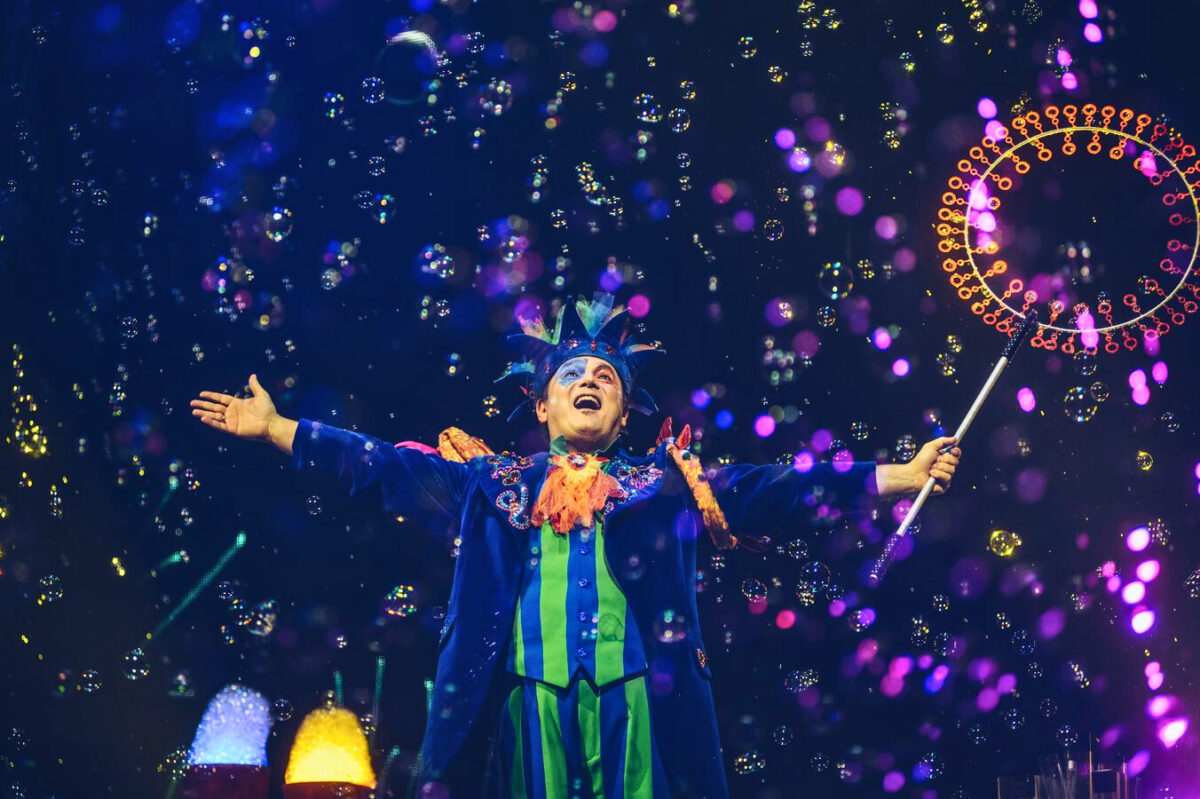 “B“ - Underwater Bubble Show